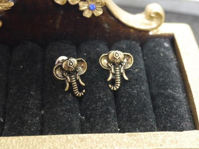 新品アンティーク調エスニック象ゾウさんピアス < 女性アクセサリー/時計 新品アンティーク調エスニック象ゾウさんピアス < 女性アクセサリー/時計の