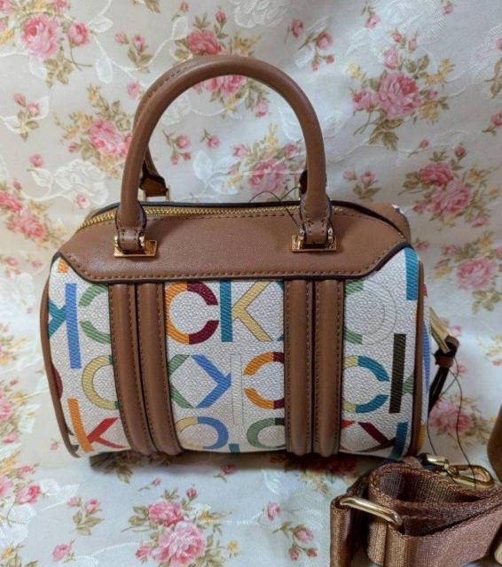 yCalvin KleinzmO ~j{XgobO V_[obO Ki  uh 