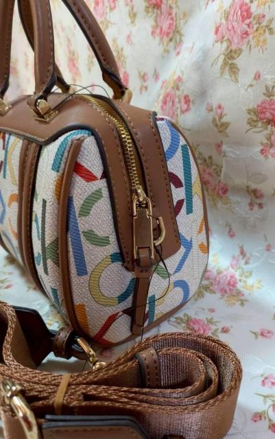 yCalvin KleinzmO ~j{XgobO V_[obO Ki  uh 