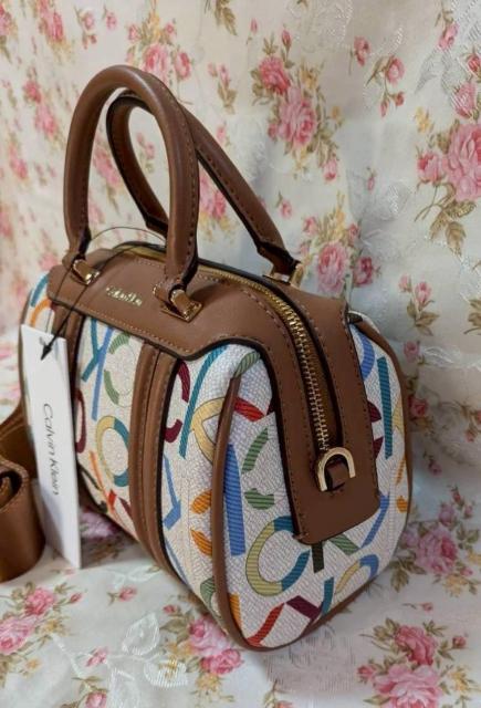 yCalvin KleinzmO ~j{XgobO V_[obO Ki  uh 