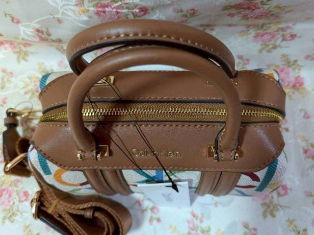 yCalvin KleinzmO ~j{XgobO V_[obO Ki  uh 