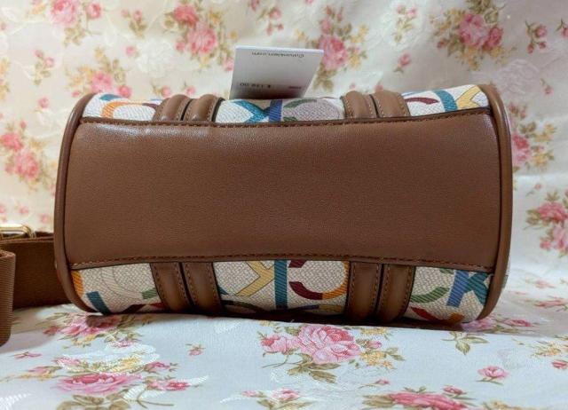 yCalvin KleinzmO ~j{XgobO V_[obO Ki  uh 