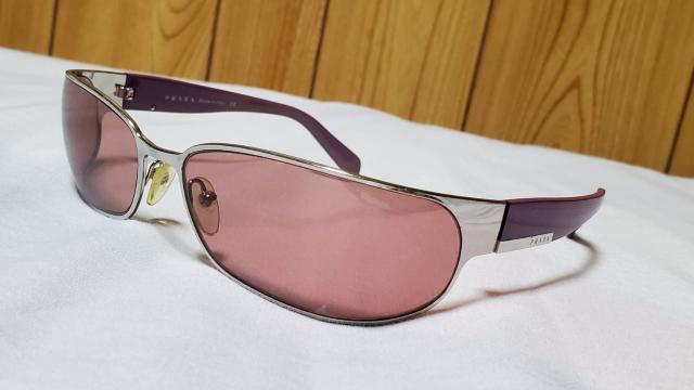 正規レア 浜田省吾着 同型 プラダ メタルサングラス ピンク系×シルバー 軽量 アイウェア 廃盤 入手困難! 男女兼用 < ブランド  正規レア 浜田省吾着 同型 プラダ メタルサングラス ピンク系×シルバー 軽量 アイウェア 廃盤 入手困難! 男女兼用  < ブランドの