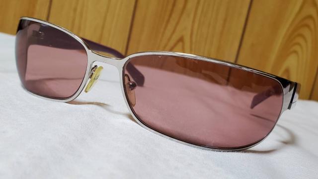 正規レア 浜田省吾着 同型 プラダ メタルサングラス ピンク系×シルバー 軽量 アイウェア 廃盤 入手困難! 男女兼用 < ブランド  正規レア 浜田省吾着 同型 プラダ メタルサングラス ピンク系×シルバー 軽量 アイウェア 廃盤 入手困難! 男女兼用 < ブランドの
