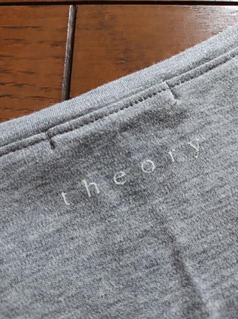 theory★シンプルVネック長袖トップス★ロンT★男女OK★バックtheoryロゴ入り★セオリー★送料無料★ < 男性ファッション  theory★シンプルVネック長袖トップス★ロンT★男女OK★バックtheoryロゴ入り★セオリー★送料無料★ < 男性ファッションの