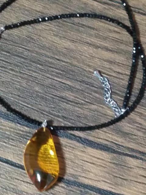 琥珀 アンバーペンダントトップ&ブラックスピネルネックレス < 女性アクセサリー/時計 琥珀 アンバーペンダントトップ&ブラックスピネルネックレス < 女性アクセサリー/時計の