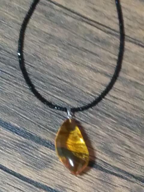 琥珀 アンバーペンダントトップ&ブラックスピネルネックレス < 女性アクセサリー/時計 琥珀 アンバーペンダントトップ&ブラックスピネルネックレス < 女性アクセサリー/時計の