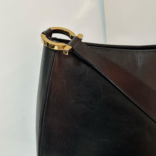 Salvatore Ferragamo フェラガモ ガンチーニ ショルダーバッグ AQ-21 8162 ブラック < ブランド Salvatore Ferragamo フェラガモ ガンチーニ ショルダーバッグ AQ-21 8162 ブラック < ブランドの
