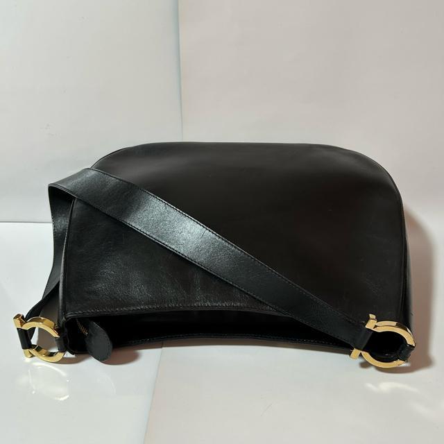 Salvatore Ferragamo フェラガモ ガンチーニ ショルダーバッグ AQ-21 8162 ブラック < ブランド Salvatore Ferragamo フェラガモ ガンチーニ ショルダーバッグ AQ-21 8162 ブラック < ブランドの