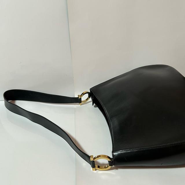 Salvatore Ferragamo フェラガモ ガンチーニ ショルダーバッグ AQ-21 8162 ブラック < ブランド Salvatore Ferragamo フェラガモ ガンチーニ ショルダーバッグ AQ-21 8162 ブラック < ブランドの