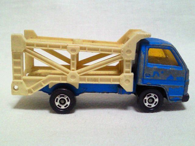 絶版トミカ14 いすゞ エルフカーキャリア 日本製 < ホビー  絶版トミカ14 いすゞ エルフカーキャリア 日本製 < ホビーの