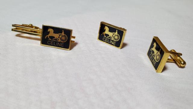 正規 セリーヌ クラシック 馬車ロゴスクエアカフス ゴールド×黒系紺 ネクタイピン セット エンブレムアイコン 付属有 < ブランド 正規 セリーヌ クラシック 馬車ロゴスクエアカフス ゴールド×黒系紺 ネクタイピン セット エンブレムアイコン 付属有 < ブランドの