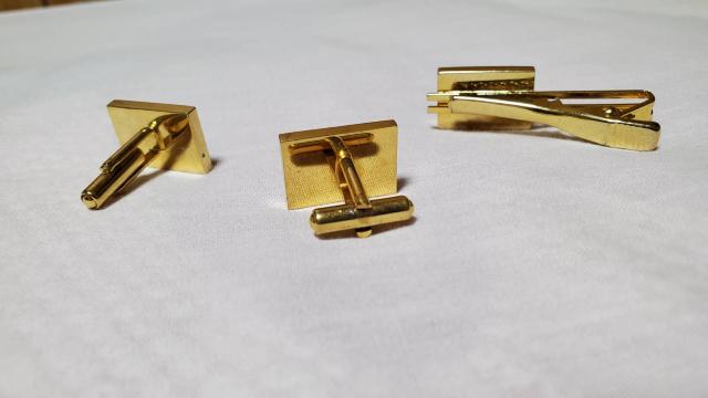 正規 セリーヌ クラシック 馬車ロゴスクエアカフス ゴールド×黒系紺 ネクタイピン セット エンブレムアイコン 付属有 < ブランド 正規 セリーヌ クラシック 馬車ロゴスクエアカフス ゴールド×黒系紺 ネクタイピン セット エンブレムアイコン 付属有 < ブランドの