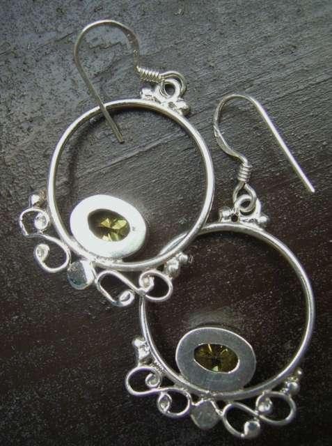 即決!ジルコニアシルバーロングピアス*イエロー* < 女性アクセサリー/時計 即決!ジルコニアシルバーロングピアス*イエロー* < 女性アクセサリー/時計の