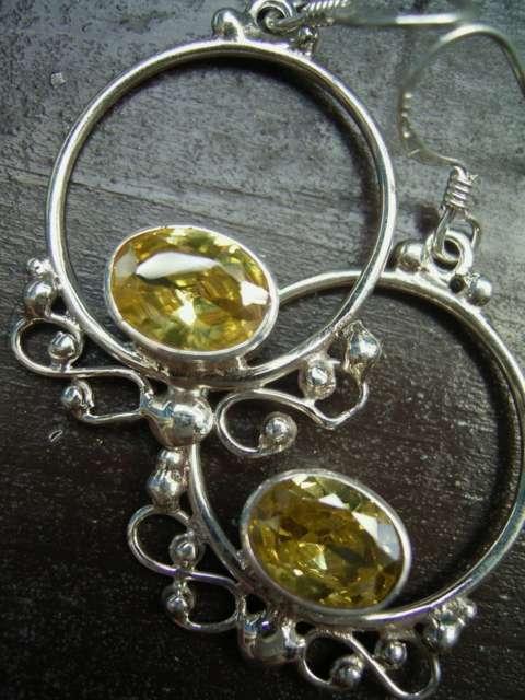 即決!ジルコニアシルバーロングピアス*イエロー* < 女性アクセサリー/時計 即決!ジルコニアシルバーロングピアス*イエロー* < 女性アクセサリー/時計の