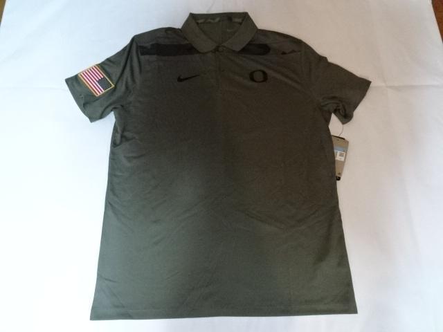 ナイキ【DRI FIT】オレゴン大学ダックス アメリカ国旗ワッペン付半袖ポロUS M < ブランド  ナイキ【DRI FIT】オレゴン大学ダックス アメリカ国旗ワッペン付半袖ポロUS M  < ブランドの