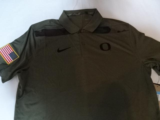 ナイキ【DRI FIT】オレゴン大学ダックス アメリカ国旗ワッペン付半袖ポロUS M < ブランド  ナイキ【DRI FIT】オレゴン大学ダックス アメリカ国旗ワッペン付半袖ポロUS M < ブランドの