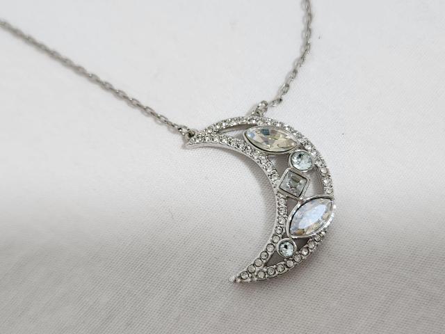 正規レア スワロフスキー クレセントムーン チェーンネックレス ビジュークリスタル オープンアート ハーフムーン 三日月 調節可 < 女性アクセサリー/時計  正規レア スワロフスキー クレセントムーン チェーンネックレス ビジュークリスタル オープンアート ハーフムーン 三日月 調節可 < 女性アクセサリー/時計の