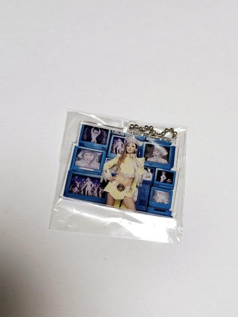 (54) 倖田來未 2019 re(LIVE) アクリルキーホルダー Brack Cherry < タレントグッズ  (54) 倖田來未 2019 re(LIVE) アクリルキーホルダー Brack Cherry  < タレントグッズの