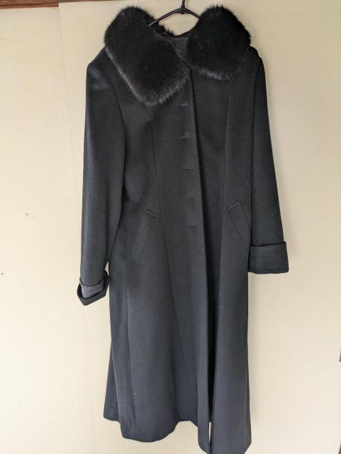 �J�V�~���̃R�[�g ��ɂ͖є� �� �����t�@�b�V������ 