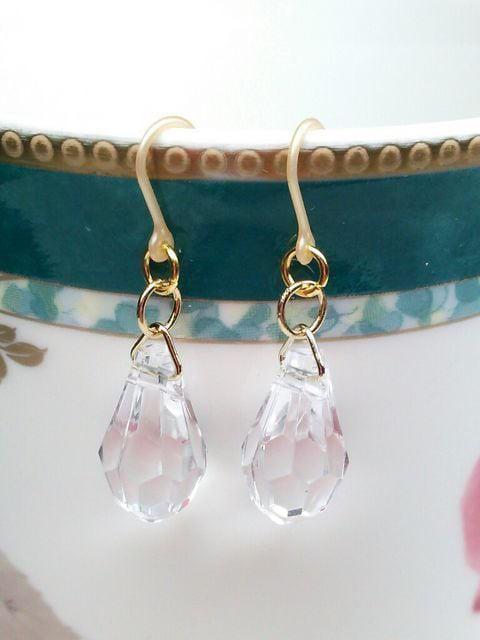 一粒クリアダイヤしずく樹脂ピアス☆ < 女性アクセサリー/時計  一粒クリアダイヤしずく樹脂ピアス☆  < 女性アクセサリー/時計の