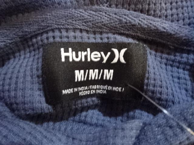【HURLEY】 バックプリントあり フード ポケット付 サーマル素材  ロングスリーブTシャツUS M < ブランド  【HURLEY】 バックプリントあり フード ポケット付 サーマル素材  ロングスリーブTシャツUS M < ブランドの