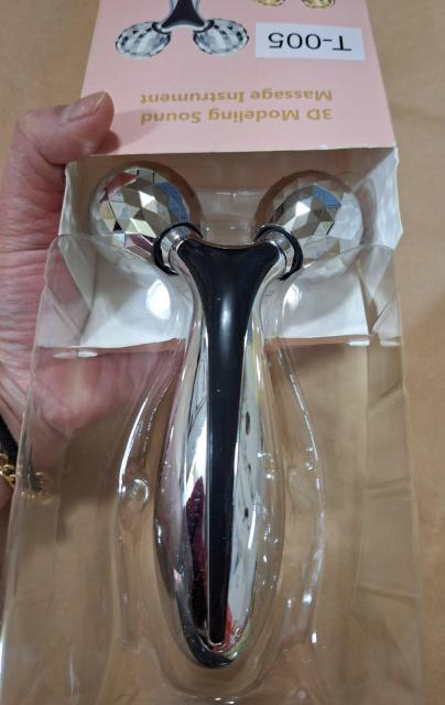 No.7 新品★「美顔ローラー」シルバー=箱スレ有り格安 < 家電/AV  No.7 新品★「美顔ローラー」シルバー=箱スレ有り格安 < 家電/AVの