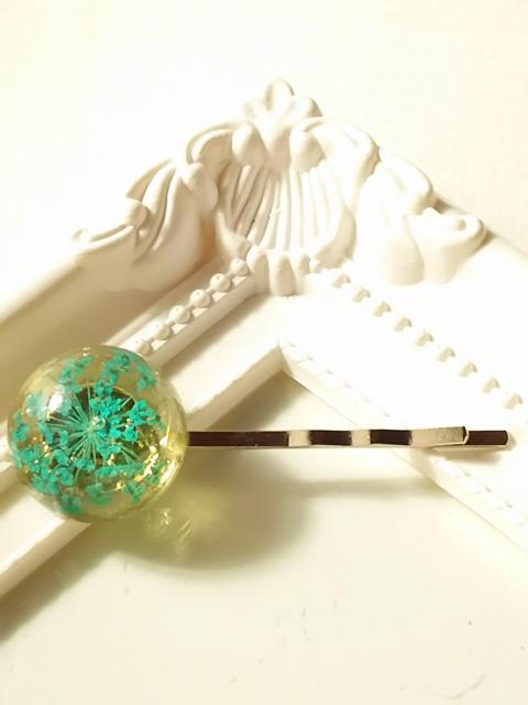 水色のレースフラワーのドーム型ヘアピン  レジン  ハンドメイド < 女性ファッション  水色のレースフラワーのドーム型ヘアピン  レジン  ハンドメイド  < 女性ファッションの