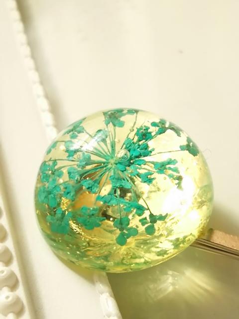 水色のレースフラワーのドーム型ヘアピン  レジン  ハンドメイド < 女性ファッション  水色のレースフラワーのドーム型ヘアピン  レジン  ハンドメイド < 女性ファッションの