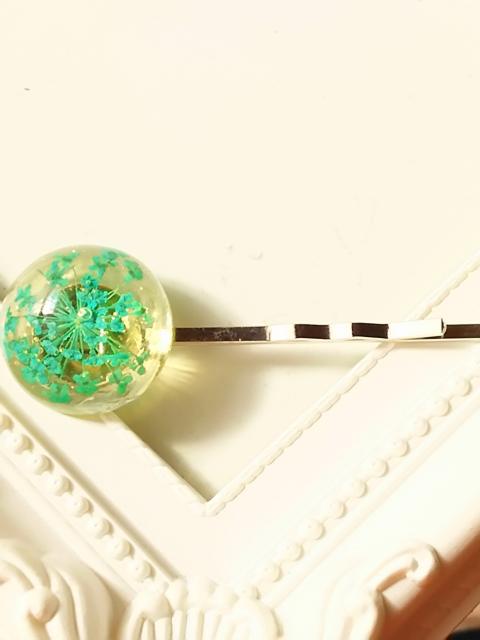 水色のレースフラワーのドーム型ヘアピン  レジン  ハンドメイド < 女性ファッション  水色のレースフラワーのドーム型ヘアピン  レジン  ハンドメイド < 女性ファッションの