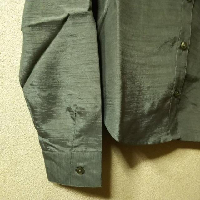新品タグ付★光沢のある長袖シャツ/カーキ/M < 女性ファッション  新品タグ付★光沢のある長袖シャツ/カーキ/M < 女性ファッションの