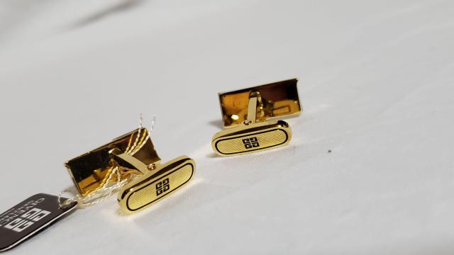 正規未 ジバンシィ クラシック ラインアートカフス 金×銀×黒 コンビ ブロックカフリンクス アイコンロゴ ラグジュアリーボタン < ブランド  正規未 ジバンシィ クラシック ラインアートカフス 金×銀×黒 コンビ ブロックカフリンクス アイコンロゴ ラグジュアリーボタン < ブランドの