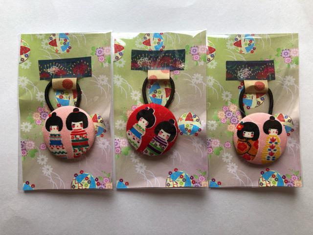 ハンドメイド ヘアゴム 特大 くるみボタン 和柄 仲良しこけし人形 < 女性ファッション  ハンドメイド ヘアゴム 特大 くるみボタン 和柄 仲良しこけし人形 < 女性ファッションの