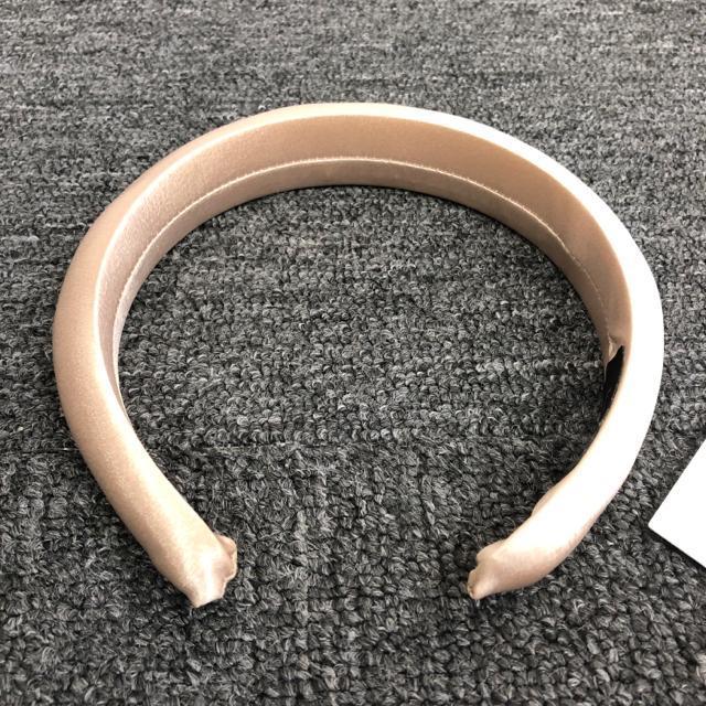 即決 新品 未使用 kabinett カチューシャ < 女性アクセサリー/時計  即決 新品 未使用 kabinett カチューシャ < 女性アクセサリー/時計の