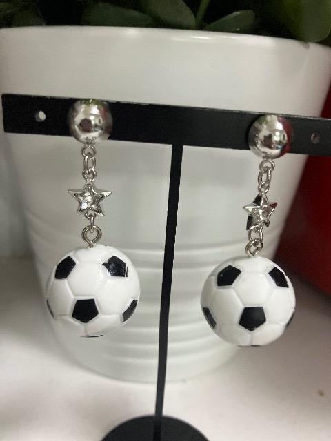 ハンドメイド サッカーボールのピアス < 女性ファッション  ハンドメイド サッカーボールのピアス  < 女性ファッションの