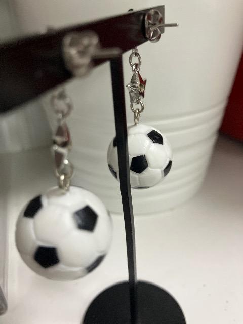 ハンドメイド サッカーボールのピアス < 女性ファッション  ハンドメイド サッカーボールのピアス < 女性ファッションの