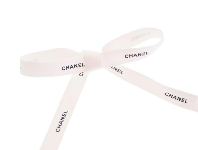 シャネル ラッピング ブランドリボン 1.5cm幅×1m単位 切り売り ギフト 手芸 ホワイト ロゴ入り CHANEL【正規品】 < ブランド  シャネル ラッピング ブランドリボン 1.5cm幅×1m単位 切り売り ギフト 手芸 ホワイト ロゴ入り CHANEL【正規品】 < ブランドの