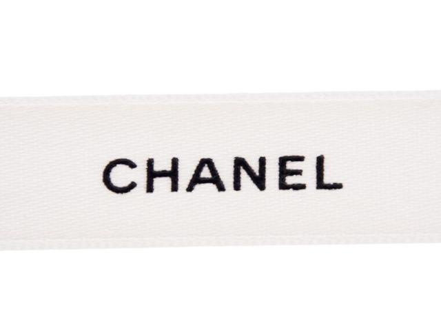 シャネル ラッピング ブランドリボン 1.5cm幅×1m単位 切り売り ギフト 手芸 ホワイト ロゴ入り CHANEL【正規品】 < ブランド  シャネル ラッピング ブランドリボン 1.5cm幅×1m単位 切り売り ギフト 手芸 ホワイト ロゴ入り CHANEL【正規品】 < ブランドの