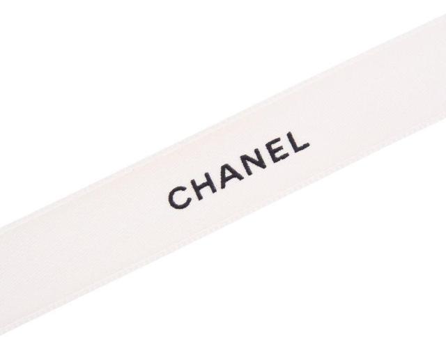 シャネル ラッピング ブランドリボン 1.5cm幅×1m単位 切り売り ギフト 手芸 ホワイト ロゴ入り CHANEL【正規品】 < ブランド  シャネル ラッピング ブランドリボン 1.5cm幅×1m単位 切り売り ギフト 手芸 ホワイト ロゴ入り CHANEL【正規品】 < ブランドの