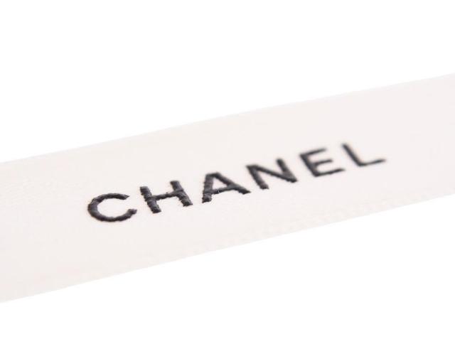 シャネル ラッピング ブランドリボン 1.5cm幅×1m単位 切り売り ギフト 手芸 ホワイト ロゴ入り CHANEL【正規品】 < ブランド  シャネル ラッピング ブランドリボン 1.5cm幅×1m単位 切り売り ギフト 手芸 ホワイト ロゴ入り CHANEL【正規品】 < ブランドの