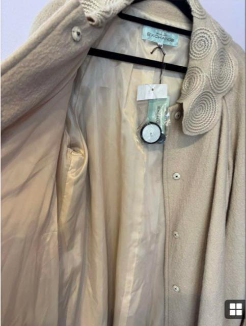 【新品】★訳あり★ウール100% ベージュコート 個性的 コード刺繍 スカラップ アウター コート 毛100% < 女性ファッション  【新品】★訳あり★ウール100% ベージュコート 個性的 コード刺繍 スカラップ アウター コート 毛100% < 女性ファッションの