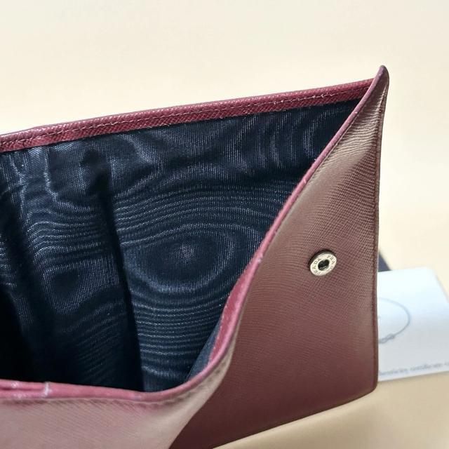 PRADA プラダ サフィアーノ 二つ折り 財布 三角プレート 箱 商品カード付き < ブランド PRADA プラダ サフィアーノ 二つ折り 財布 三角プレート 箱 商品カード付き < ブランドの