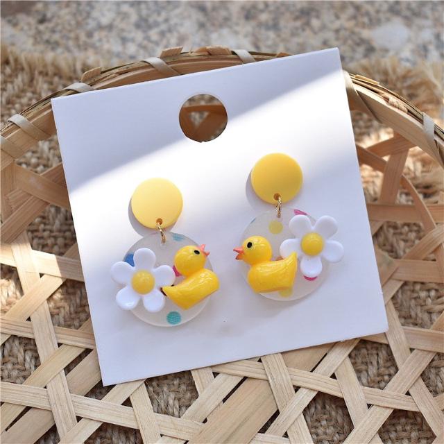 新品 アンティーク調 ポップで可愛いアヒルさんピアス < 女性アクセサリー/時計  新品 アンティーク調 ポップで可愛いアヒルさんピアス  < 女性アクセサリー/時計の