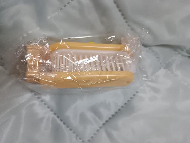 可愛い折り畳みブラシ未開封品イエロー系 < 女性ファッション  可愛い折り畳みブラシ未開封品イエロー系 < 女性ファッションの