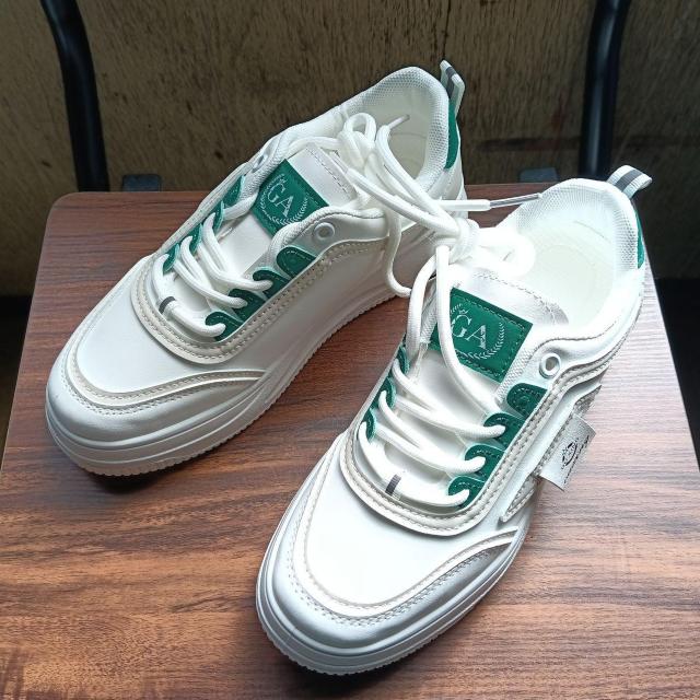 新品 23.5cm レディース スニーカー ホワイト シューズ 靴 カジュアル < 女性ファッション  新品 23.5cm レディース スニーカー ホワイト シューズ 靴 カジュアル  < 女性ファッションの