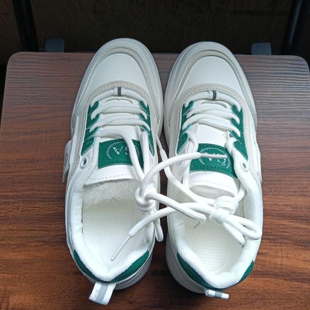 新品 23.5cm レディース スニーカー ホワイト シューズ 靴 カジュアル < 女性ファッション  新品 23.5cm レディース スニーカー ホワイト シューズ 靴 カジュアル < 女性ファッションの