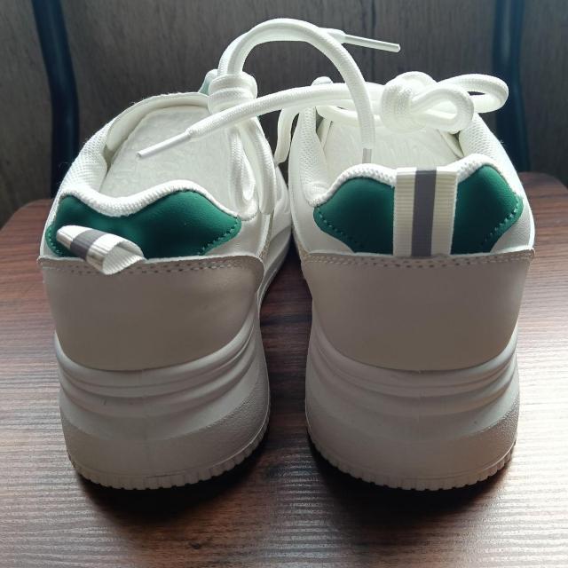 新品 23.5cm レディース スニーカー ホワイト シューズ 靴 カジュアル < 女性ファッション  新品 23.5cm レディース スニーカー ホワイト シューズ 靴 カジュアル < 女性ファッションの