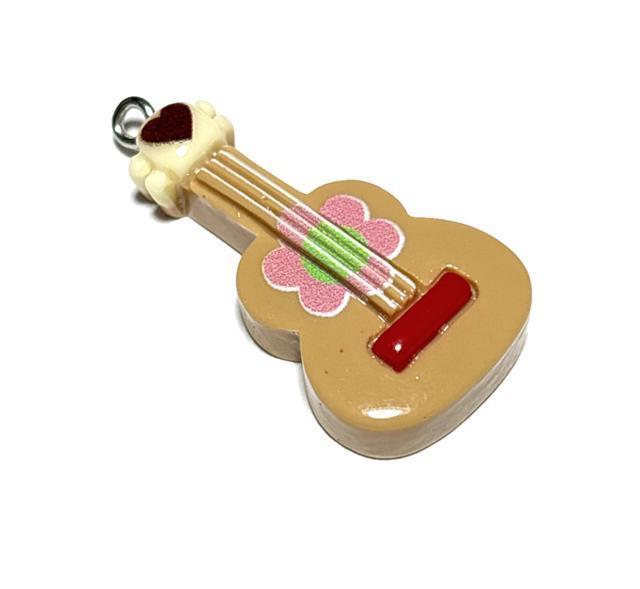277 ウクレレ ギター ベイジュ色1個 樹脂チャーム アクセサリーパーツ < ペット/手芸/園芸 277 ウクレレ ギター ベイジュ色1個 樹脂チャーム アクセサリーパーツ < ペット/手芸/園芸の