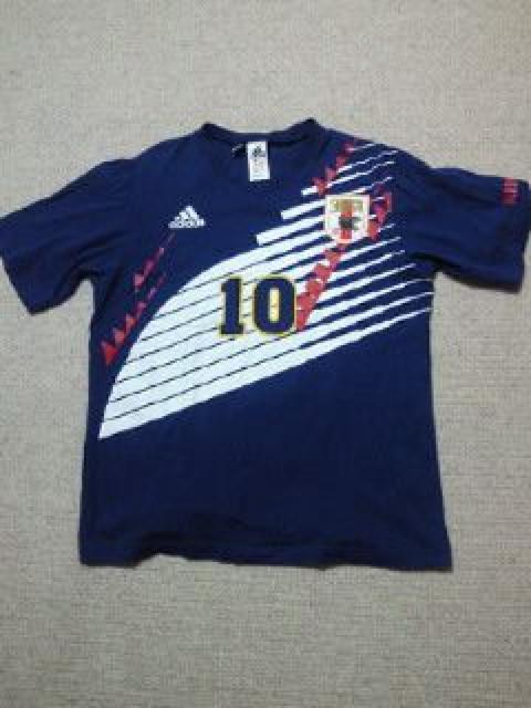 サッカー 日本代表 キリン 勝ちT ユニフォーム デザイン Tシャツ ブルー Sサイズ adidas < ブランド  サッカー 日本代表 キリン 勝ちT ユニフォーム デザイン Tシャツ ブルー Sサイズ adidas < ブランドの