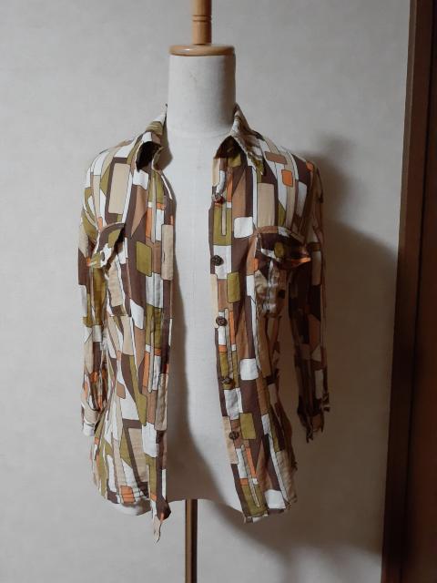 パンプキン 8分袖シャツ 茶系×総柄 個性的 < 女性ファッション  パンプキン 8分袖シャツ 茶系×総柄 個性的  < 女性ファッションの